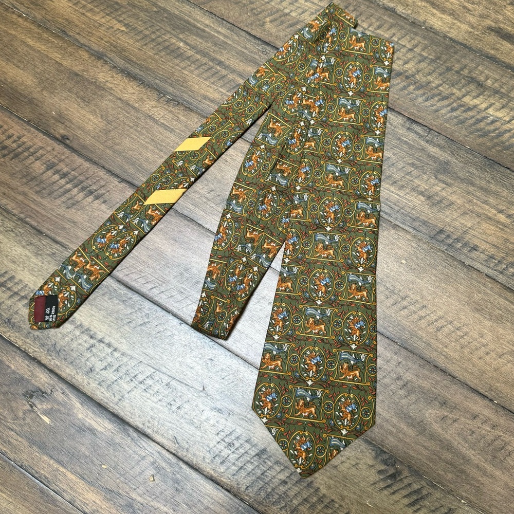 Salvatore Ferragamo | Vintage Lion Silk Tie - Picture 2 of 5